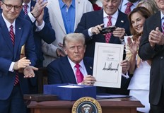 Новото изискване е част от Големия красив закон подписан от