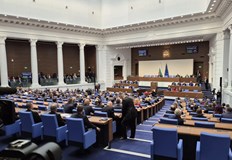 Опозицията обвинява кабинета в превръщането на България в огромно бунище Народното