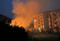 Фойерверки предизвикаха пожар край жилищни блокове в КарловЗаря по време