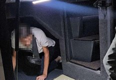 Автобусът пътувал по маршрута Турция Германия с укрити мигрантиБългарски и румънски