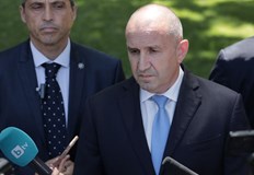 Президентът разкритикува управляващите за конституционната реформа служебното правителство и липсата