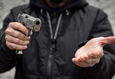 Нападателят носел черна маска и причинил наранявания на жертвата си20 годишен