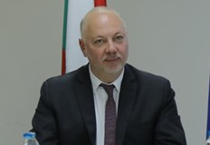 Изявлението идва в деня на призива на Пеевски за закриване