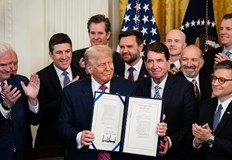 GENIUS законът регулира пазара на стейбълкойни с обем от 250