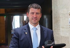 Колите са облепени с лепенки срещу Борисов и ПеевскиДепутатът от