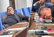 Партията критикува депутатите които спят по време на заседанияПартия Възраждане