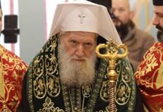 Предложението включва и поставяне на паметник в градинката пред храма