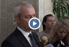 Лидерът на Възраждане остро критикува председателстващата заседанието и управляващото мнозинство