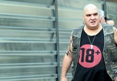 Звездата от Като две капки вода не може да се