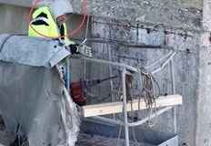 Снимките разкриват работници без каски и облеклоИван Белчев представи видео