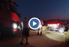 Тео помогна с джипа си на шофьора докато ловеше сафриди