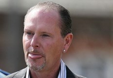 Легендарният футболист е открит в безсъзнание в дома муАнглийската футболна