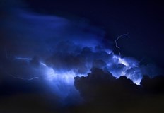 Синоптиците очакват мощни гръмотевични бури и студен фронт в края