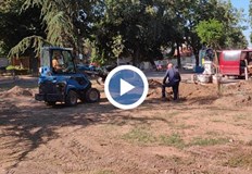 Автоматичното поливане ще обслужва трите тревни площи около чешмата със