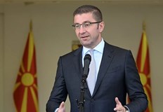 Северномакедонският лидер критикува решението да отпадне македонската идентичност от докладаПремиерът