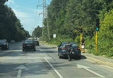 Униформеният показа човечност и готовност да помогне на гражданин в