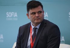 Лъчезар Богданов предупреждава за риск от закотвяне в средните доходи