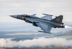 Ескалация доведе до въздушни атаки жертви и евакуация на хиляди