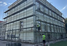 Заместник кметът Енчо Енчев провери хода на ремонта в ОУ Отец