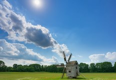 Топъл вторник с възможни следобедни превалявания в планинитеЖегливо време очаква