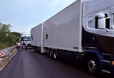 Пътят край Винище е блокиран няма сериозно пострадалиВерижнакатастрофа блокира движението