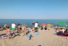 Злато титан и неръждаема стомана издържат на солената вода докато