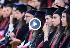 Парламентът прие на първо четене намаление с 25 работи се