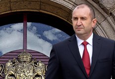 Президентът настоява за по бърза подготовка на летателния съставПрезидентът и върховен