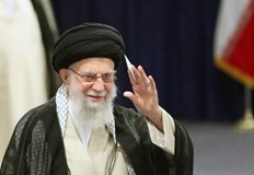 Първа публична поява на иранския върховен лидер след влизането в