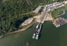 Линията ще възобнови дейност след нормализиране на речното нивоФериботната платформа