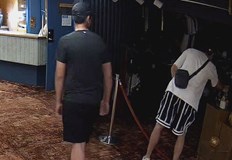 Кадрите показват как двама мъже напускат с продукт без да