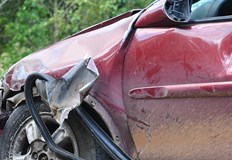 54 годишната шофьорка се е блъснала в дърво54 годишна жена пострада тежко