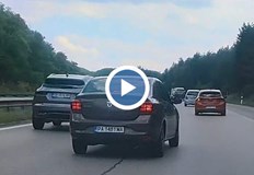 Видеорегистратор заснема как водач сече пътя на други автомобили при