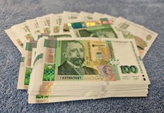 БНБ регистрира над двадесеткратно увеличение на неистинските банкноти от 100