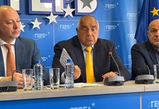 Съпредседателят на Да България обвини Борисов и Пеевски в кампания