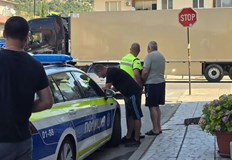 Първи инцидент с пешеходец след като беше поставен светофарТежкотоварен автомобил