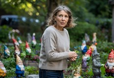 Мистерията продължава повече от година неизвестен дарител оставя фигурки всяка