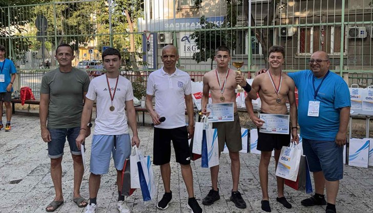 Руис Сеперо и Хайко Ибрямов грабнаха първите места в двете възрастови категории Руис Сеперо и Хайко Ибрямов грабнаха първите места в двете възрастови категории