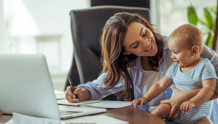 От днес лицата в отпуск за майчинство губят правото на пълно обезщетение, ако работят по допълнителен договор От днес лицата в отпуск за майчинство губят правото на пълно обезщетение, ако работят по допълнителен договор