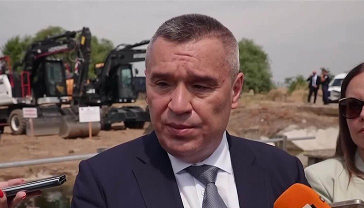 Министърът обяви 15% увеличение след протестите на работниците