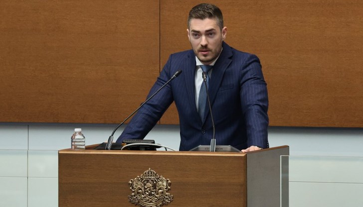 Решението дойде след официалното прекратяване на пълномощията на бившия съпредседател на "Продължаваме промяната" Решението дойде след официалното прекратяване на пълномощията на бившия съпредседател на "Продължаваме промяната"