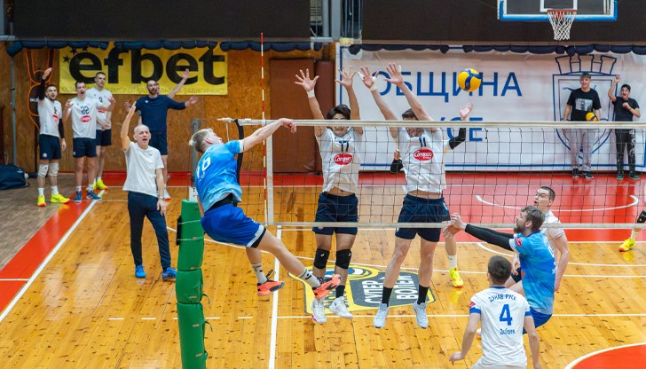 Стасис Лещинскас и Маркус Киил напускат русенския волейболен отбор