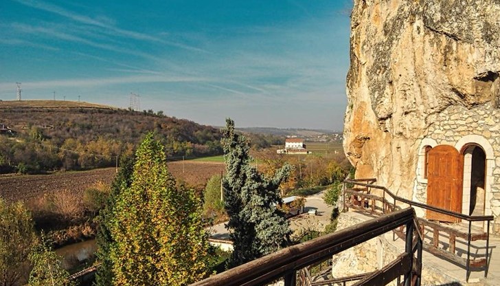 Над 140 скални обители от Средновековието се крият в каньоните на Русенски Лом и притоците му Над 140 скални обители от Средновековието се крият в каньоните на Русенски Лом и притоците му