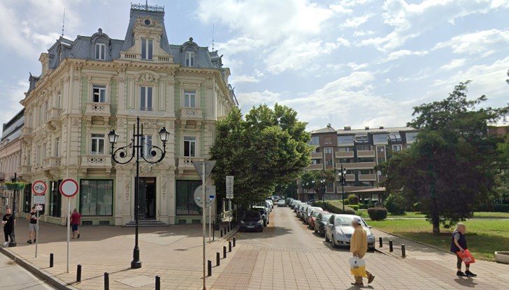 Изливането на бетон за нова жилищна сграда налага временното ограничение