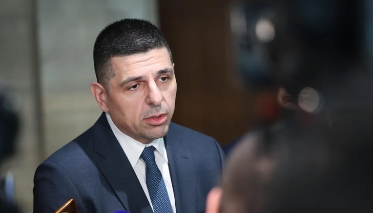 България има трима премиери, но истинският е Делян Пеевски