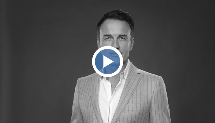 Актьорът стана известен в България със сериала „Клъцни/Срежи“