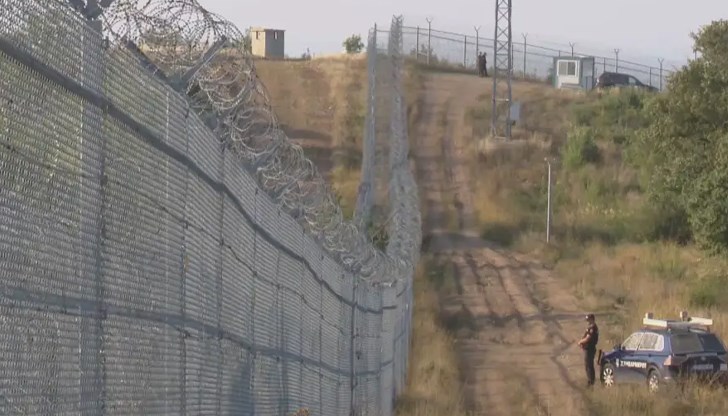 Мъжът от 20-членна група нелегални мигранти атакувал служител на реда и отказал да се предаде на властите Мъжът от 20-членна група нелегални мигранти атакувал служител на реда и отказал да се предаде на властите