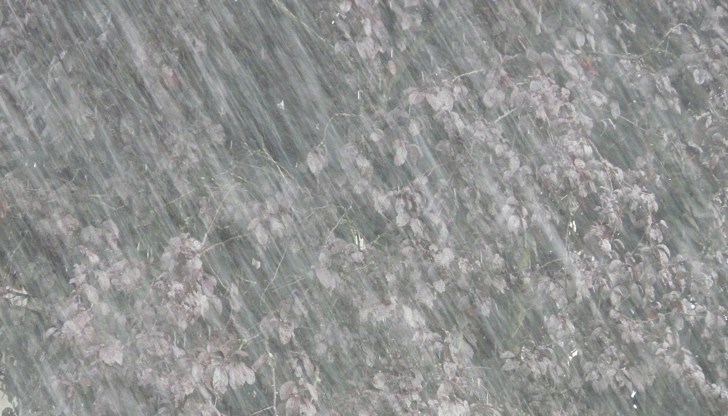 Пожарната служба издирва изчезналите по река Фоикс със специални екипи и хеликоптер Пожарната служба издирва изчезналите по река Фоикс със специални екипи и хеликоптер