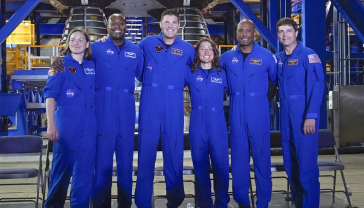 След обиколката на Луната следва кацане и установяване на постоянна база След обиколката на Луната следва кацане и установяване на постоянна база