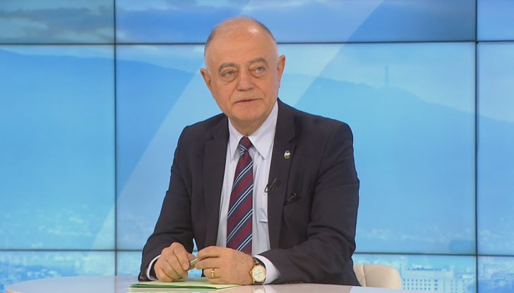 Лидерът на ДСБ обвини управляващите в пълзяща диктатура и защити нуждата от президент, който гледа на Запад Лидерът на ДСБ обвини управляващите в пълзяща диктатура и защити нуждата от президент, който гледа на Запад